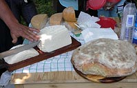 Pane, vino e formaggi vari