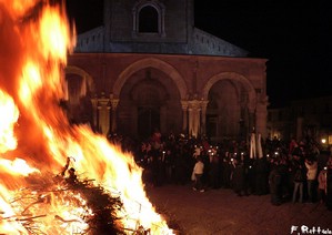 Sessa Aurunca, fuochi la notte del Venerdì Santo